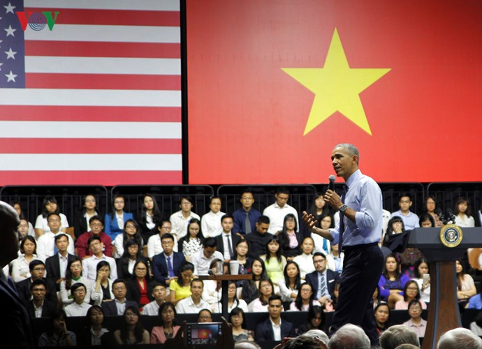 Барак Обама встретился с молодыми вьетнамскими бизнесменами - ảnh 1